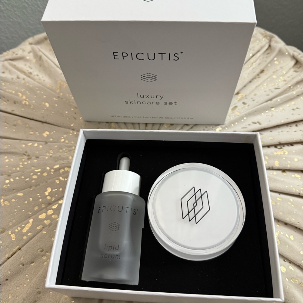 Luxury Skincare Set - White - Picture 2 of 2